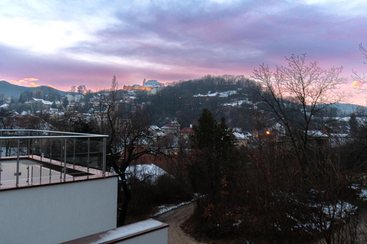 Lighthouse Central: Fortress Views & Free Parking Apartment Brasov Exterior photo