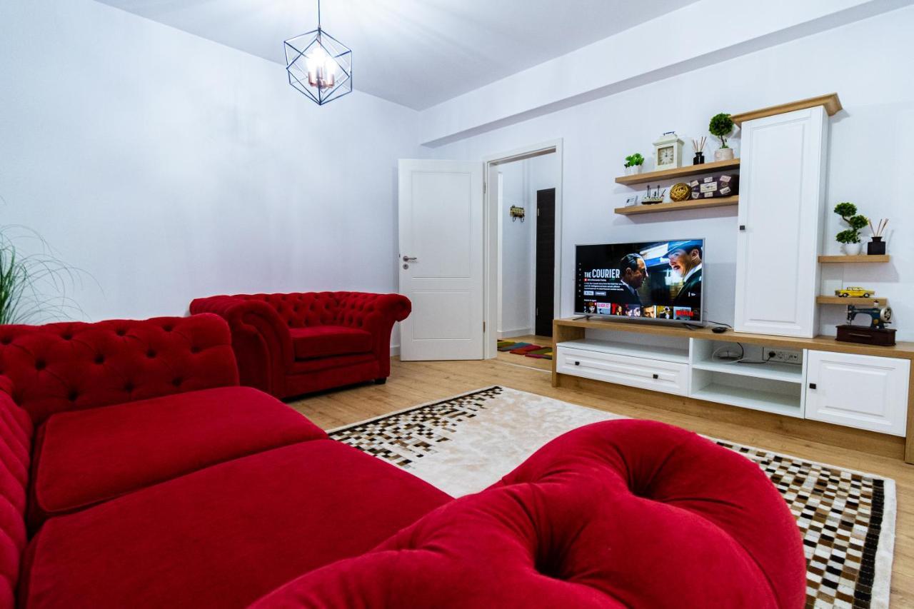 Lighthouse Central: Fortress Views & Free Parking Apartment Brasov Exterior photo